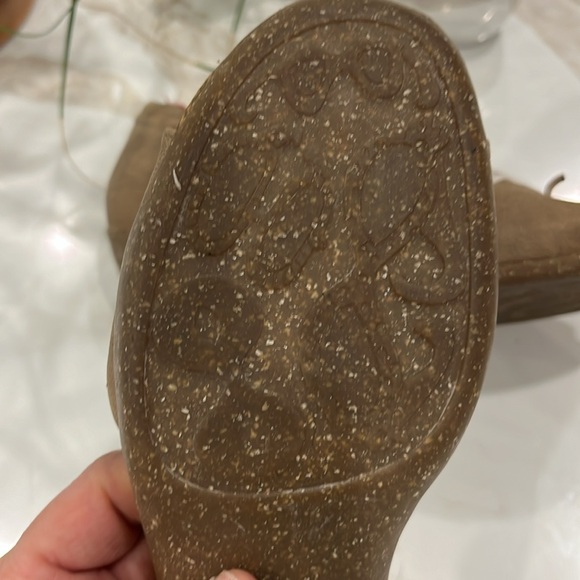 VGUC Camper buckskin leather rubber peep toe 2.5” heel with elastic arch straps - Picture 6 of 9